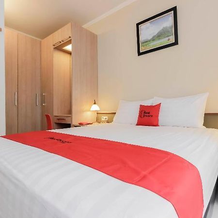 Reddoorz Syariah Plus At Jatibening Hotel Bekasi Exterior photo